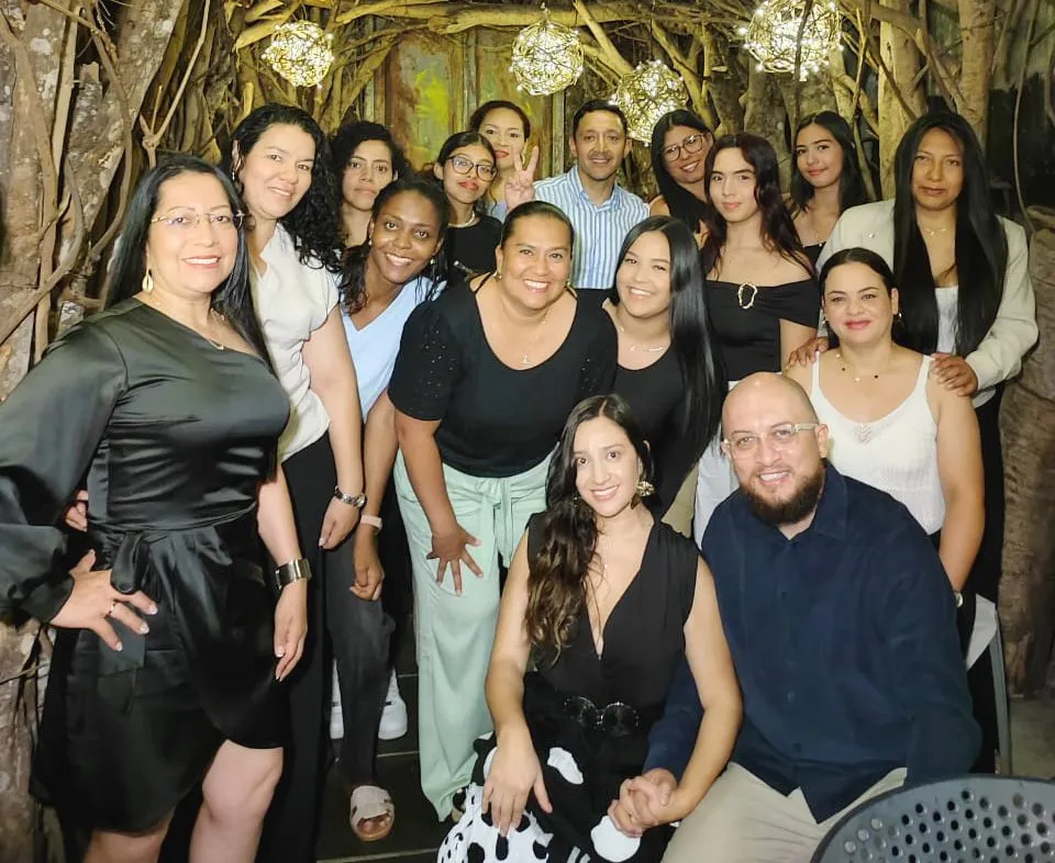 El equipo de NeuroCer reunido: profesionales de la salud de Cali